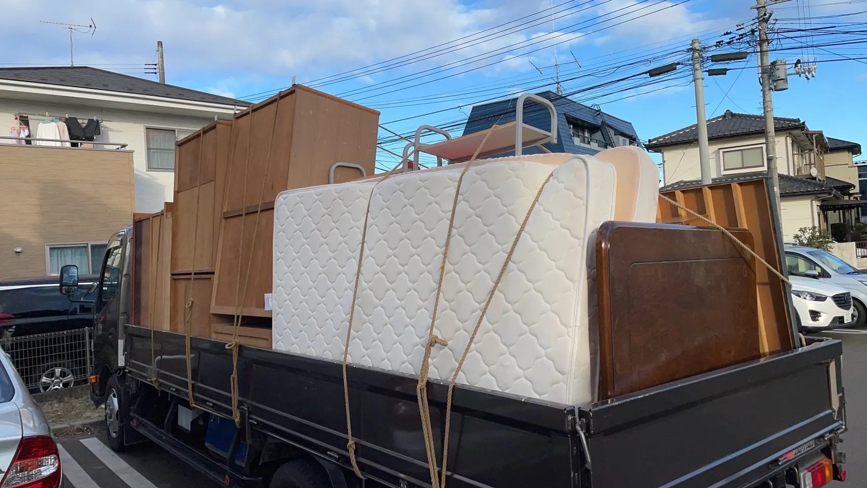 トラックに積み込んだ不用品